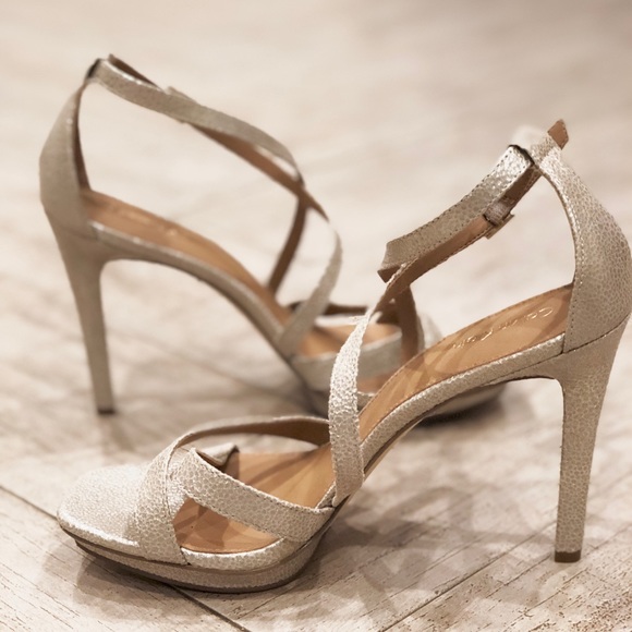 Perfect champagne colored platform heels. - Picture 2 of 4